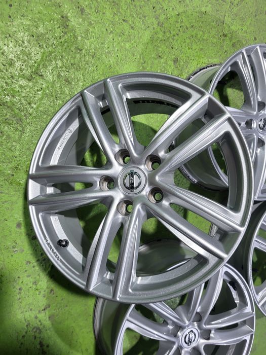 17 5x114.3 Nissan лети джанти 5х114.3