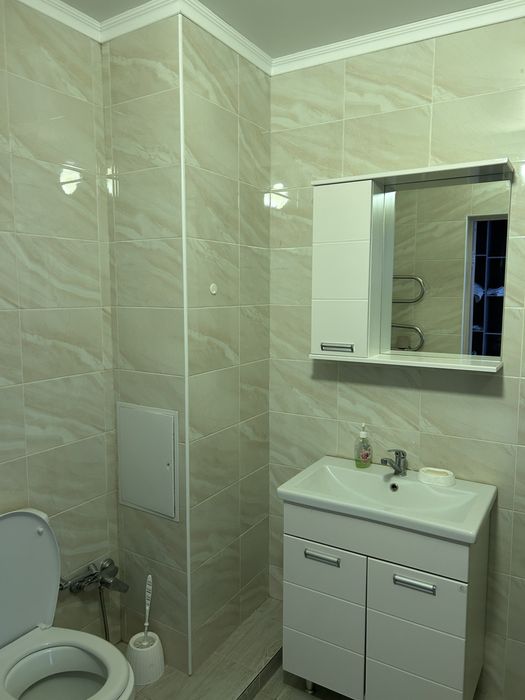 Сдам посуточно  1 ком кв район Батыс 2