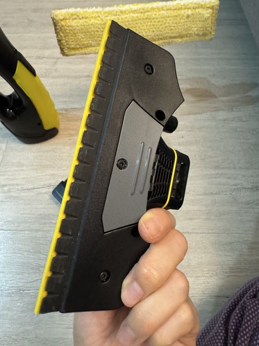 Продам стеклоочиститель Karcher в отличном состояний