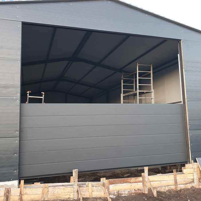 Usa garaj sectionala pentru  hale.