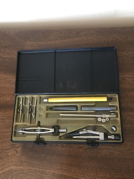 Чертожен комплект