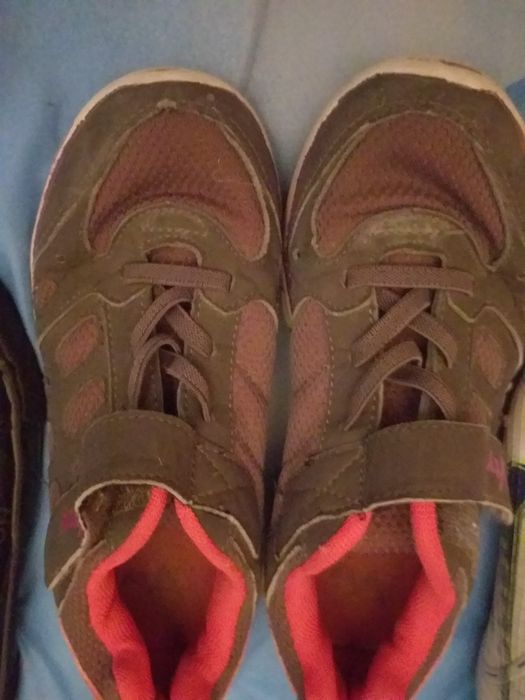 Vănd adidași de piele diverse mărimi 33 ,31,21 pentru copii