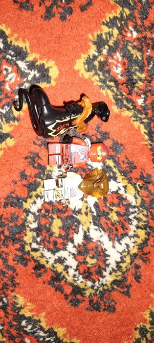 Lego ninjago в наборе четыре человечка в хорошем состоянии