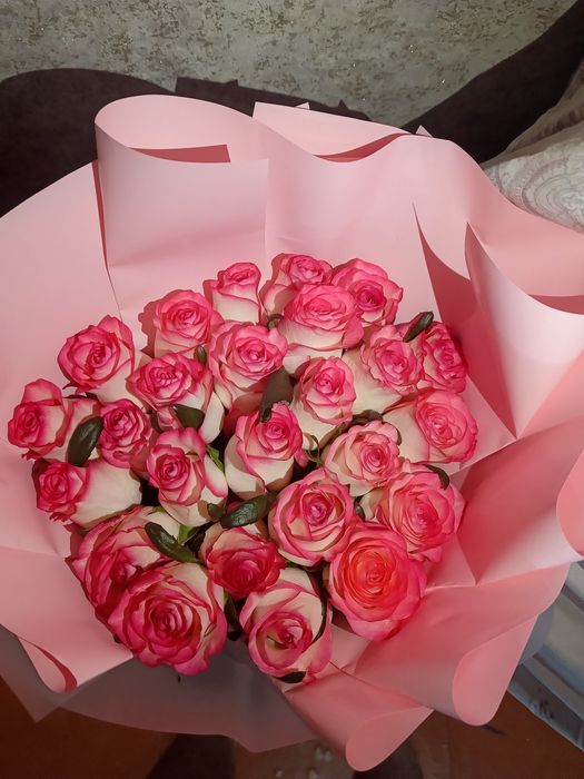 25 роза цветы свежие