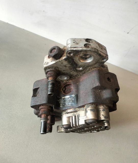 Pompa inalta 1.9 dci 8200342594 Renault Megane a 2-a generatie seria