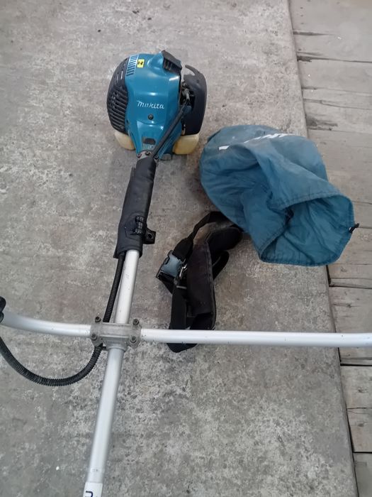 Motocoasa makita