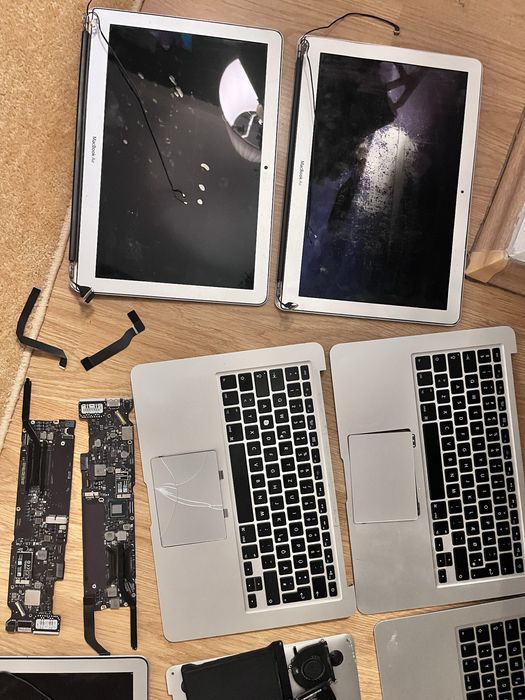 Macbook air 1466 i5 - cititi tot anuntul