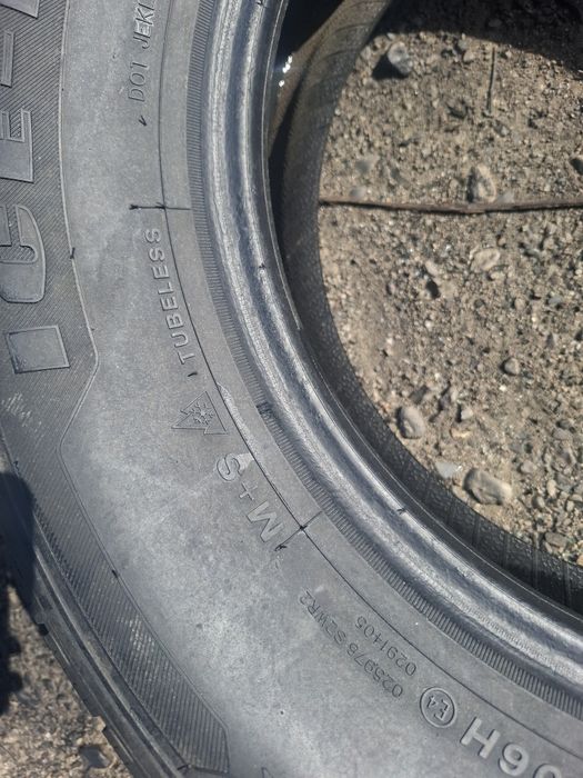 Vand 1 anvelopa 255 60 17 bun m+s fara defecte