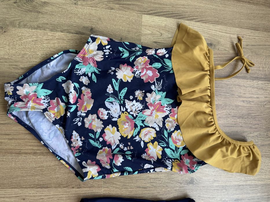 Прекраен лот бански 10-12 години***