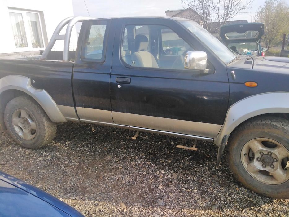 Vând nissan navara d 22