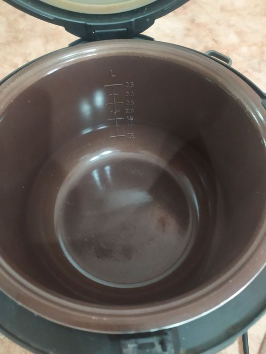 Мультиварка Polaris в отличном состоянии