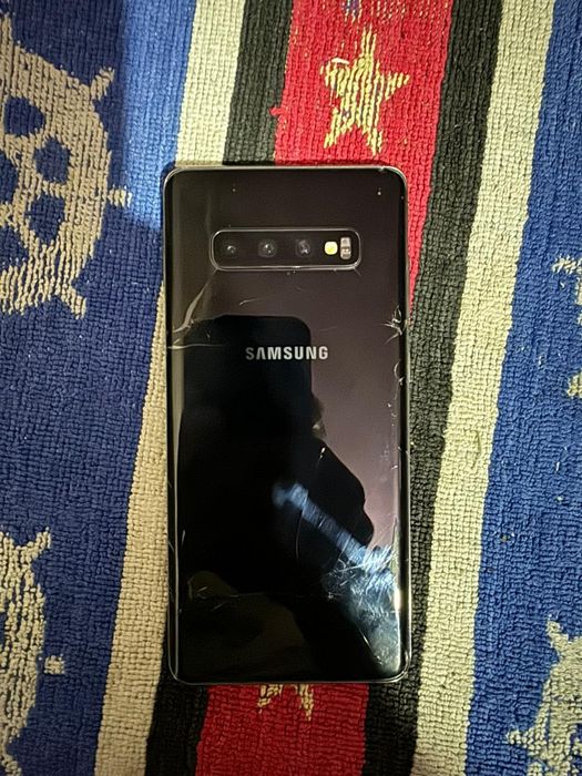 Срочно продам Samsung s10+