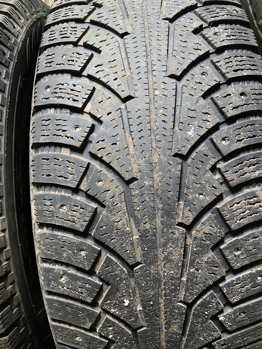 На 17 275/65 Нокия 4 шт в нал