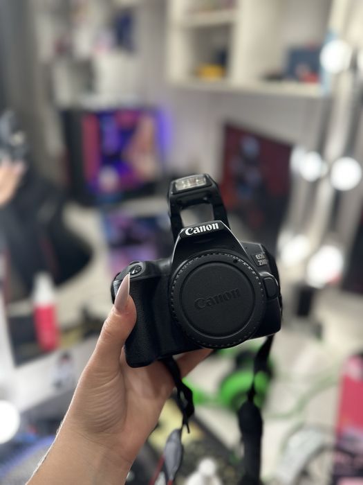 Canon EOS 250D с полной комплектацией