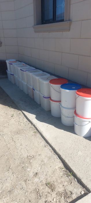 Пластиковые вёдра с крышкой