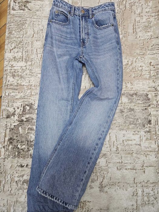 Blugi evazati marimea 32 stradivarius