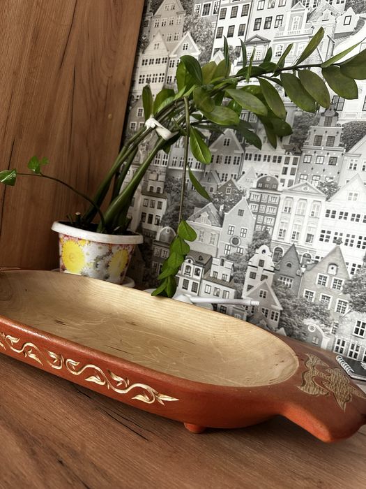 Продам деревянный резной поднос