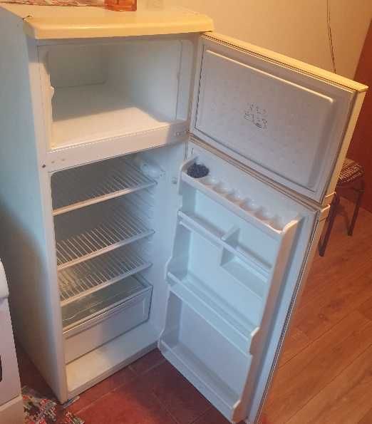 Frigider cu Congelator si Hota cu tub flexibil se pot vinde separat sau impreuna