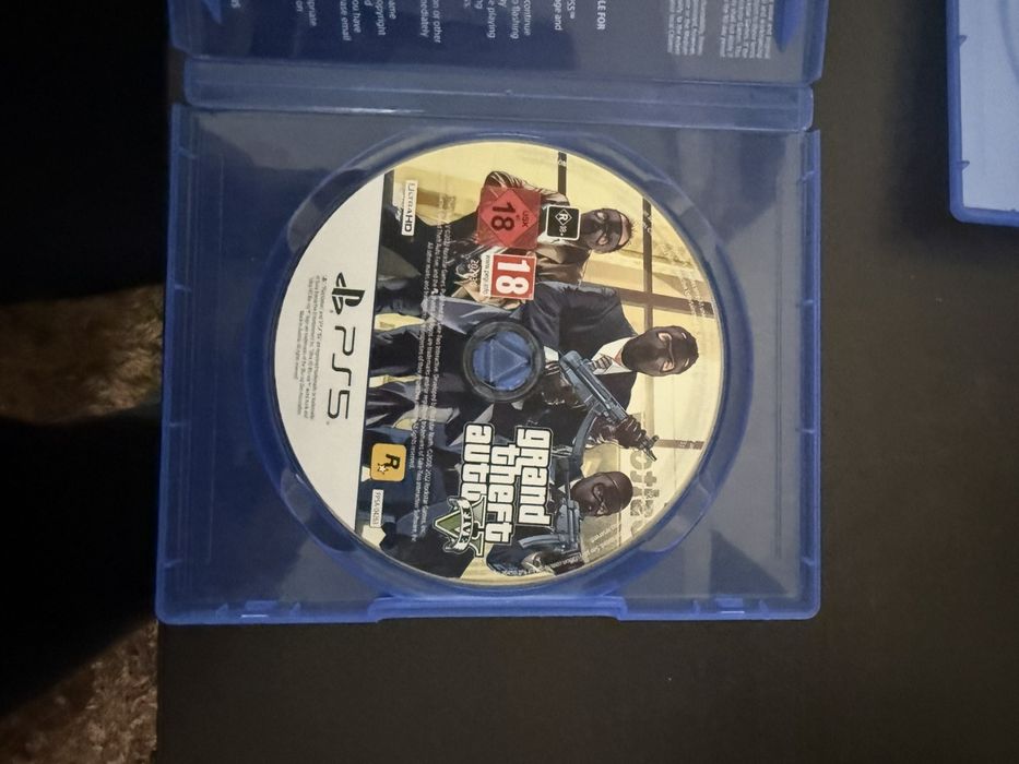 Playstation 5  с две игри и два джойстика