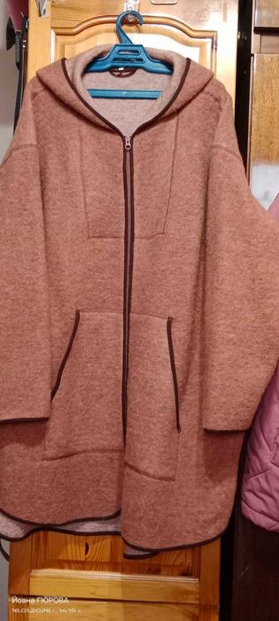 Предлагам дамско манто