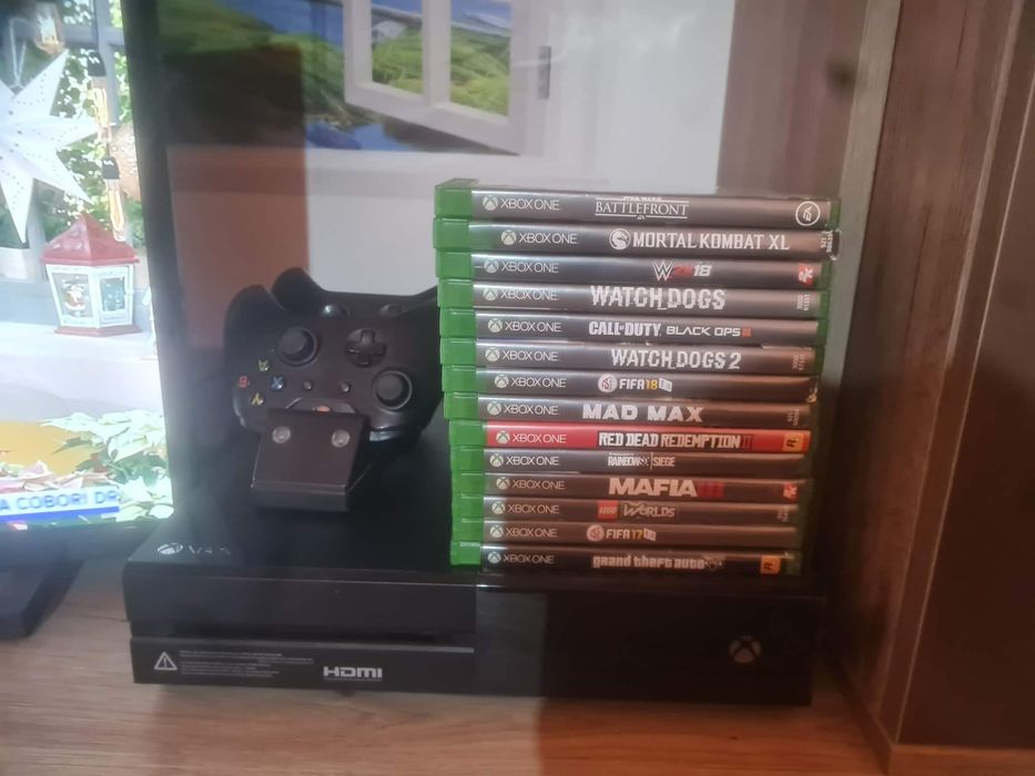 Vând Xbox one ...