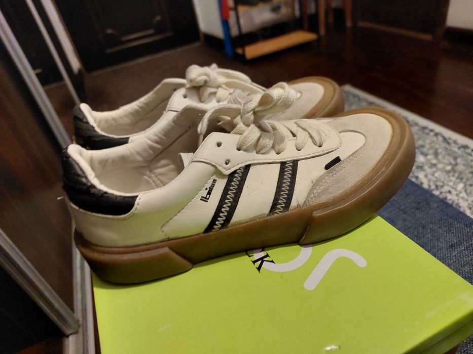 Продам кроссовки