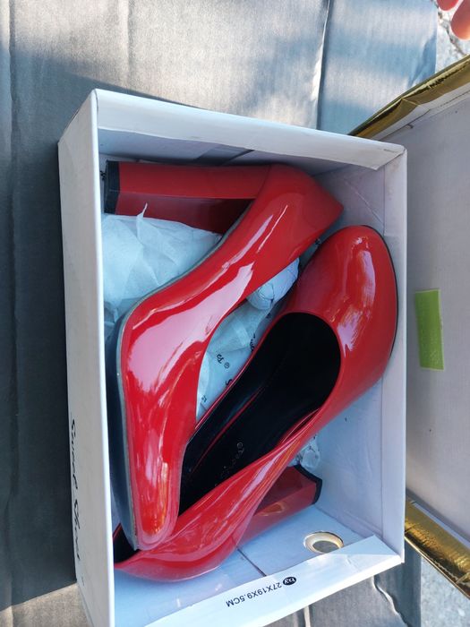 Pantofi rosi piele ecologica lacuiti 39