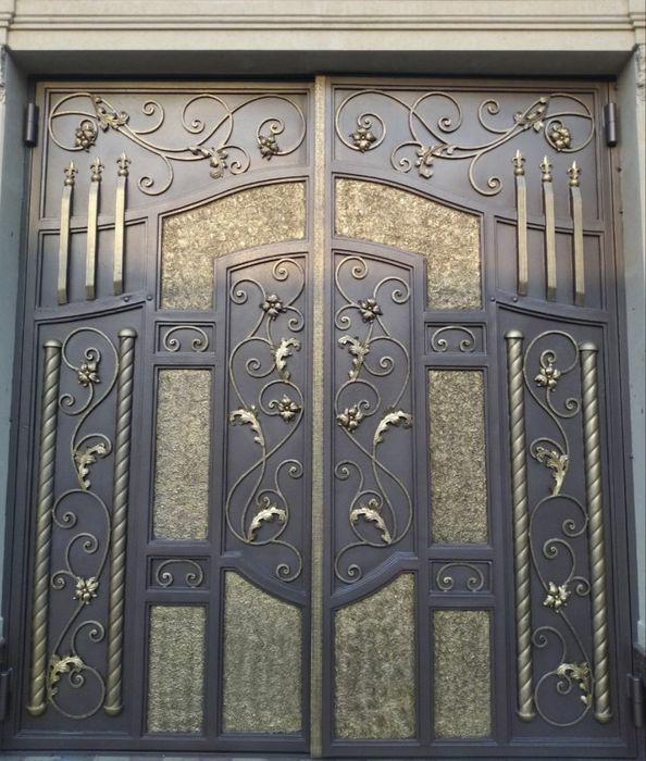 Реставрация ворот. Покраска ворот. Сварочные услуги. Заборы.