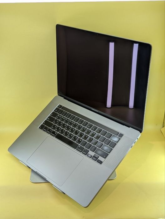 Apple Macbook Pro i7