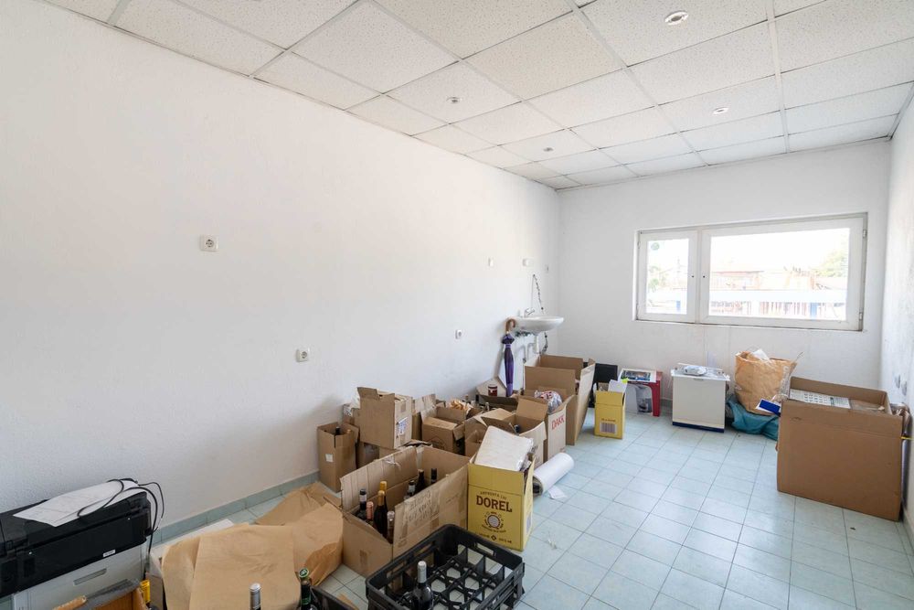 Дава се под наем Промишлена сграда в с. Йоаким Груево, Област Пловдив - 1400 кв.м за 2295 € - Снимка #10