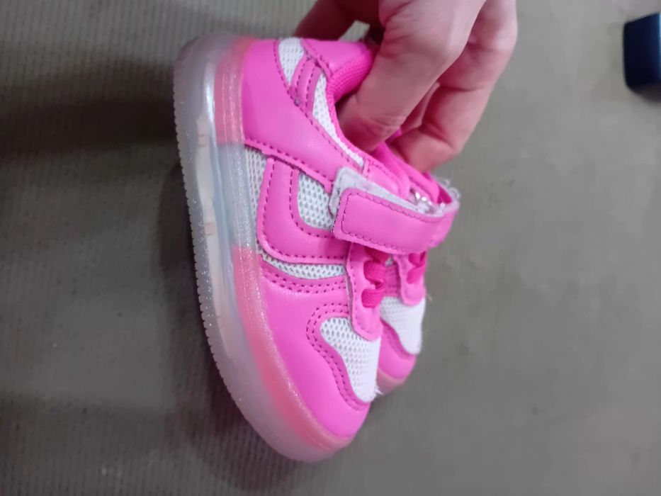 Adidasi roz marime 22