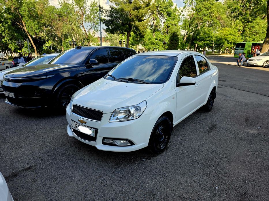 Neksa 3 2 Pazitsa Oq 2022 Yil Benzin 39000 Prabek