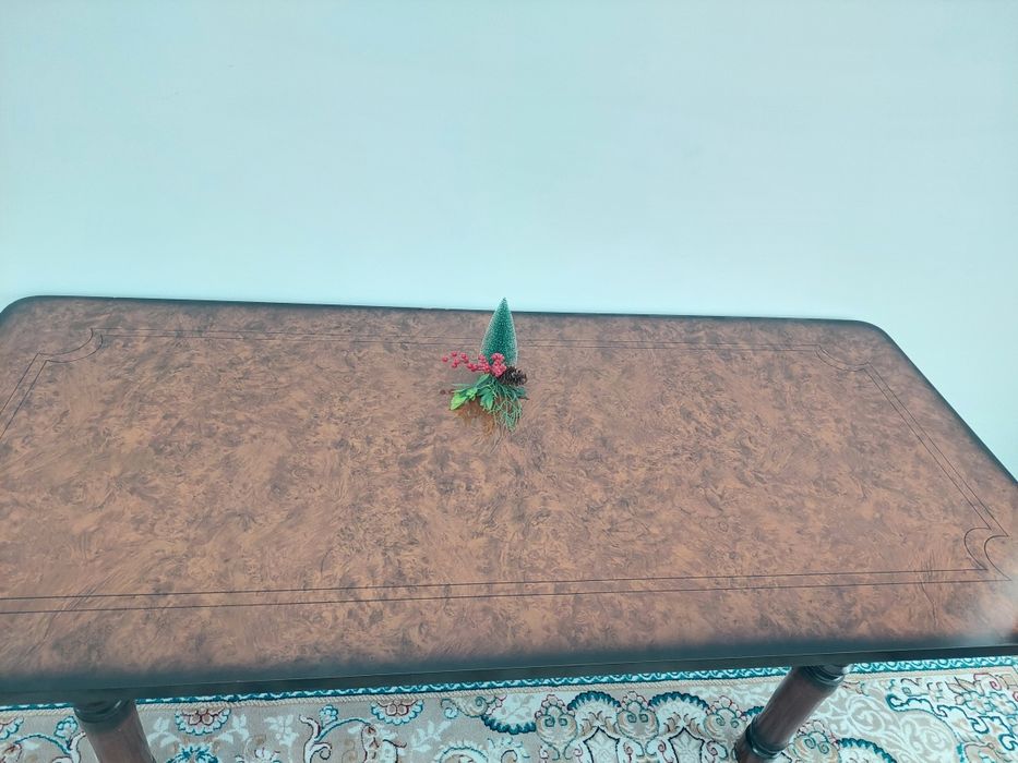 Арзан багада стол сатылады