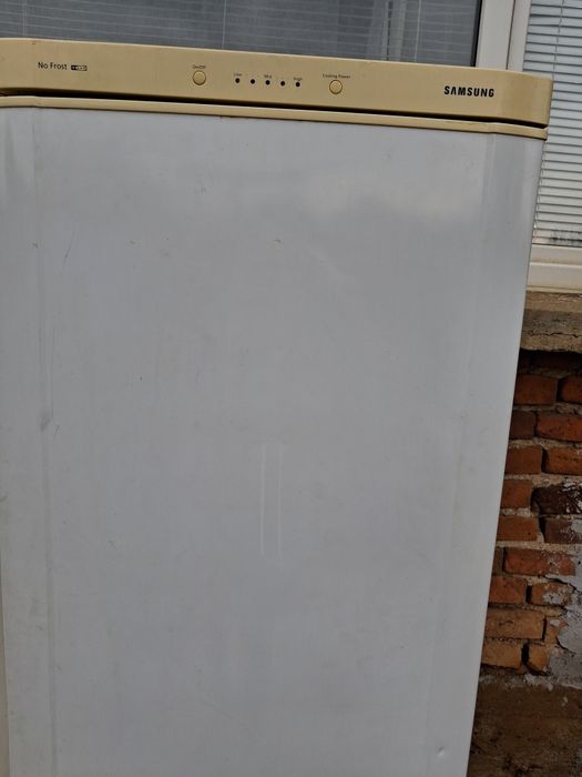 Хладилник с фризер