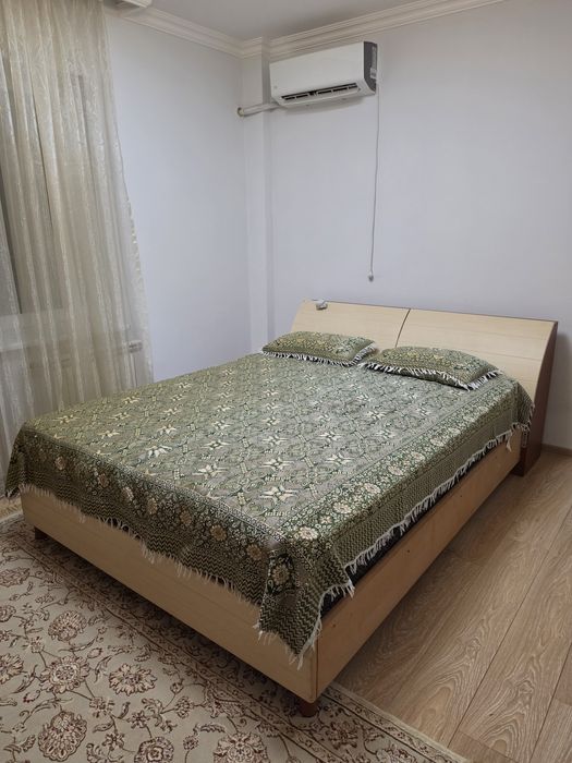 Кровать без матраса, шкаф, комод, диван