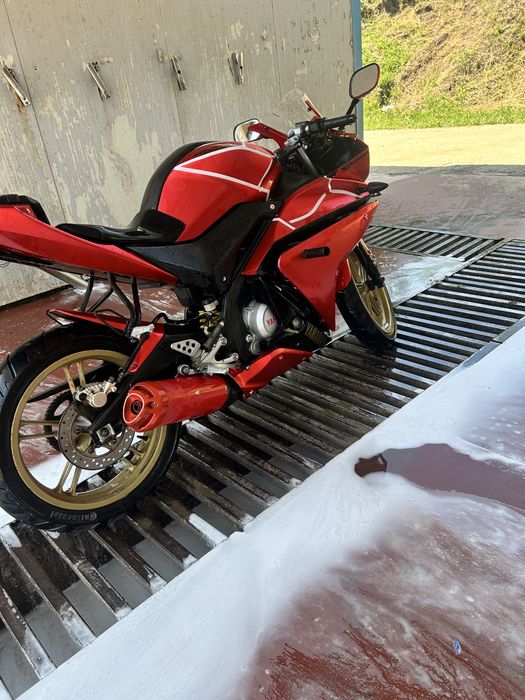 Yamaha YZF-125 Roșu
