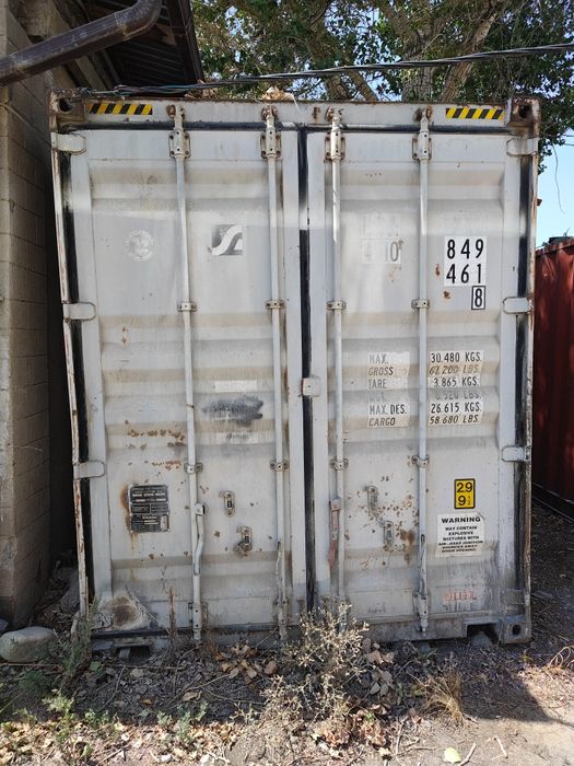 Продам 2 контейнера