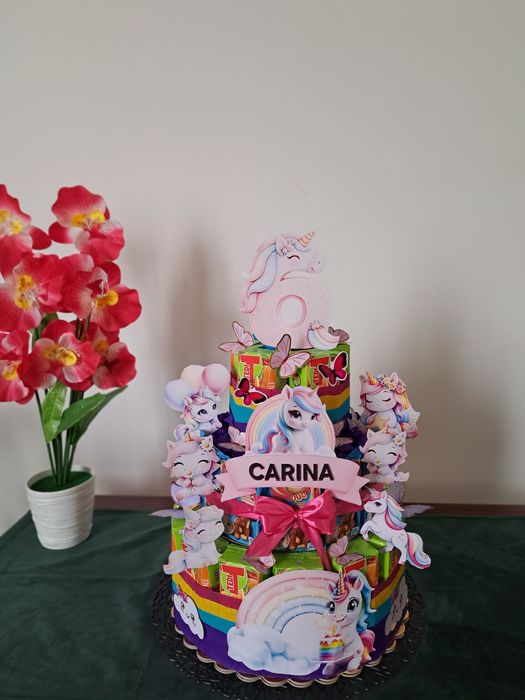 Tort din dulciuri ambalate