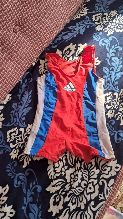 Устінгі киімі борец