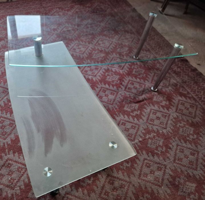 Стъклена холна маса