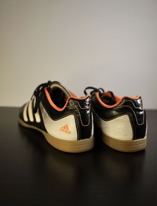 Adidas predator EU46 2/3. Adidas EU42 за футзал.