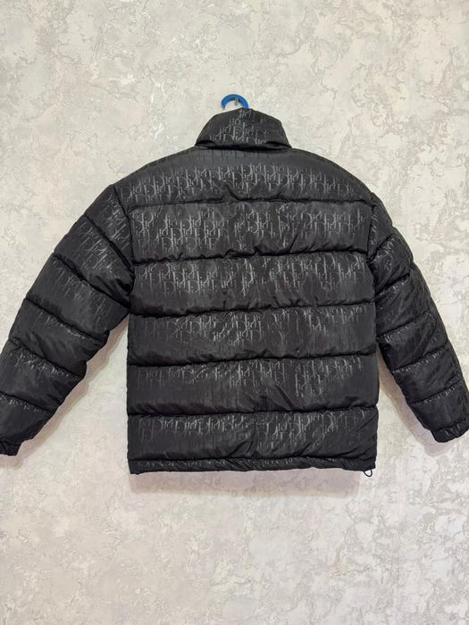 Продаеться куртка диор