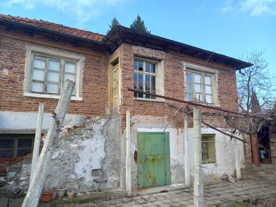 Къща с двор супер център с.Елшица