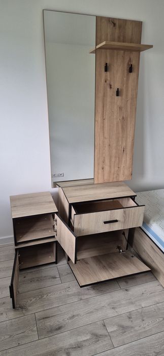 Vând mobila dormitor Set Mobila Dormitor Irim Treff II , Pat 160x200 cm, Dulap 3usi, 2 Noptiere, Comoda,