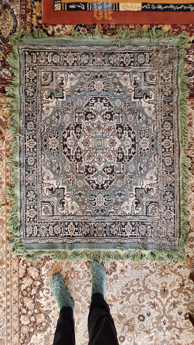 Елегантен дизайнерски килим 166x133 см – класически орнамент в модерна интерпретация