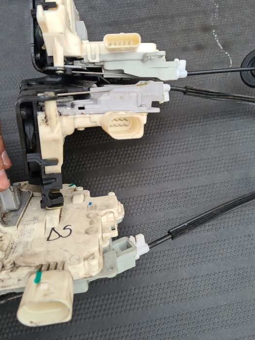 Broasca stanga dreapta Audi A4 B8/Broasca fata Audi A4 A5 A6 Q5