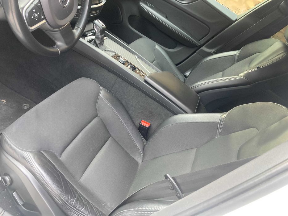 VOLVO V60 190HP 2019 *URGENT*
