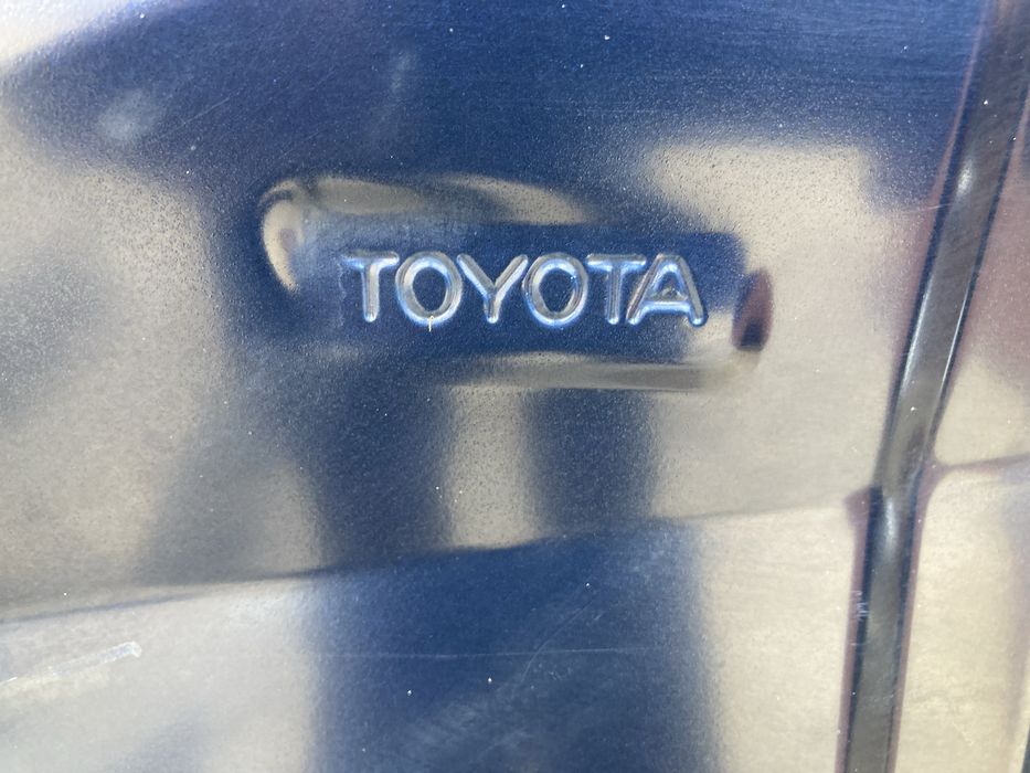 Преден капак за тойота авенсис/ Toyota avensis T27 09-14г