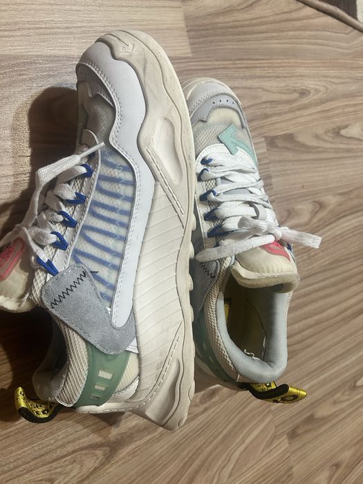 Adidasi off white odsy-1000
