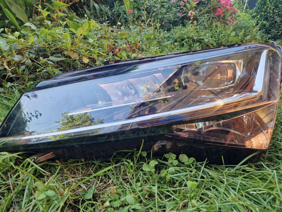 Far stanga Skoda Superb 2020 - facelift - cristal light